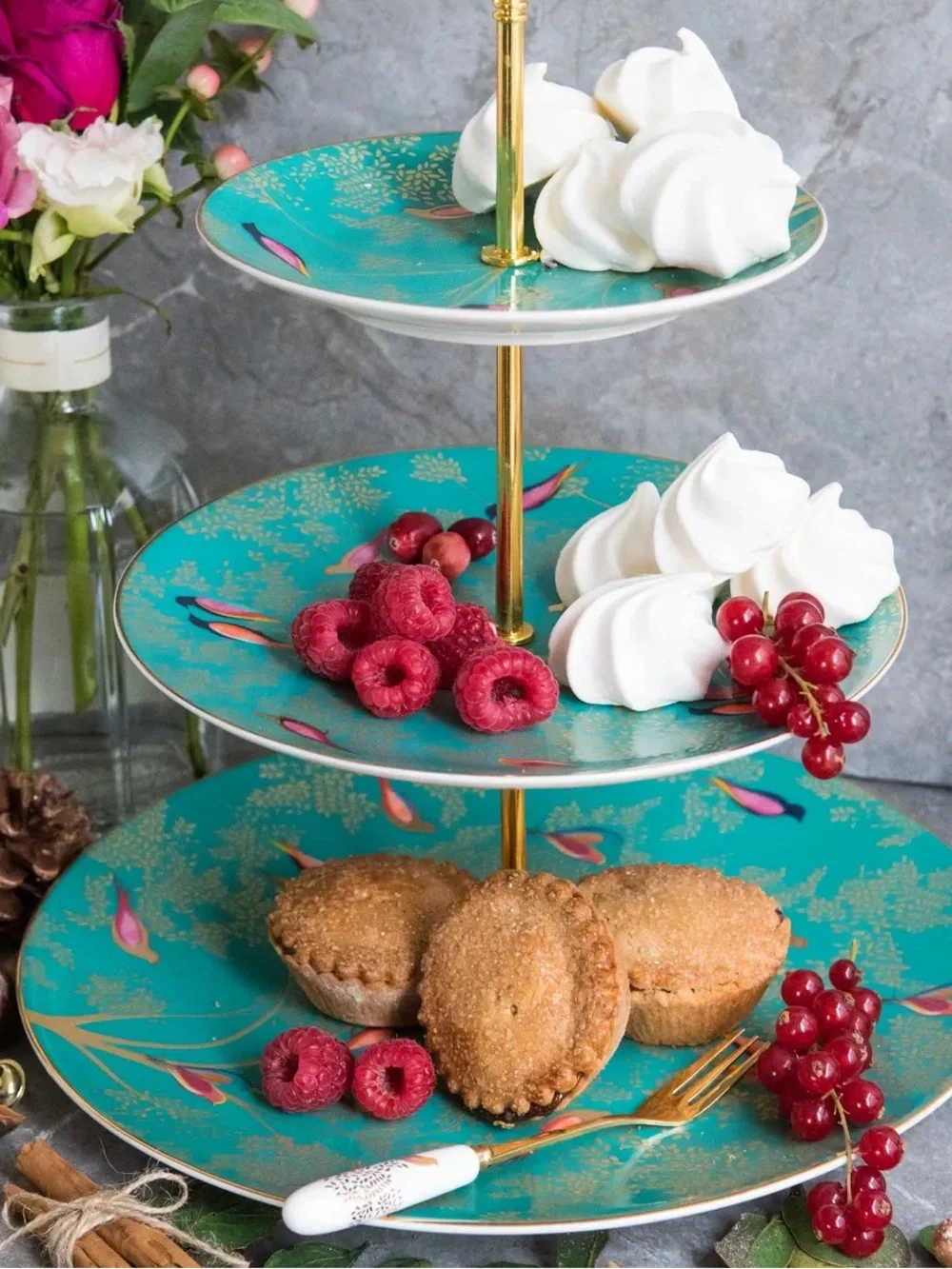 Sara Miller Chelsea Cake Stand